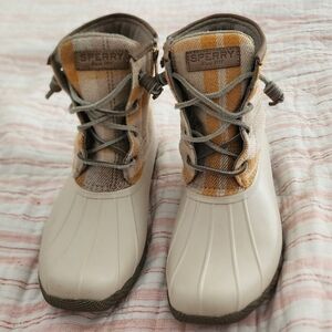 Sperry Cream and Tan Duck Boots Waterproof Lace-Up